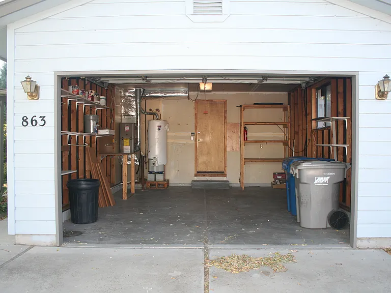 863 E Carter St — Photo 3