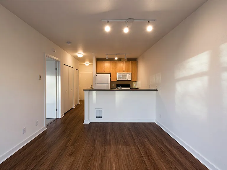 Five 2 Five 1st Ave West — Photo 3
