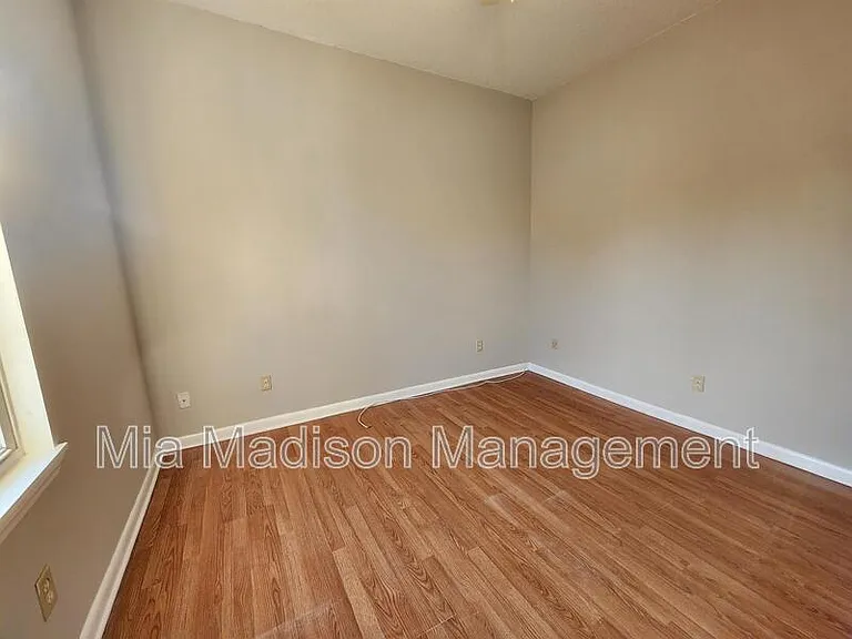 620 W Anderson Ln — Photo 8
