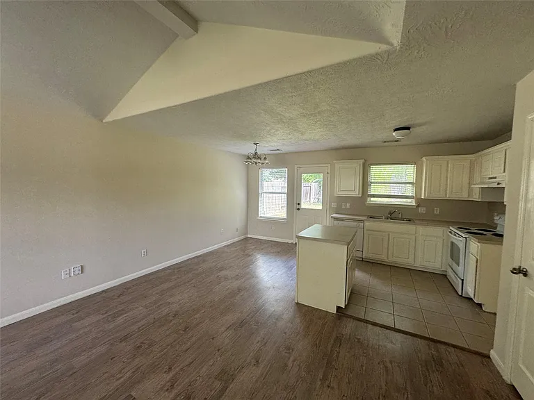 4818 Comal River Loop — Photo 10