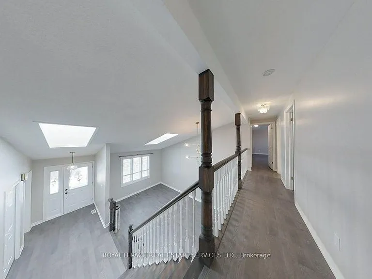 141 Castle Cres — Photo 16