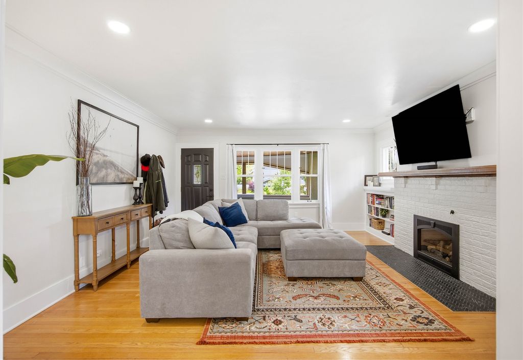 3729 Kingman Blvd, Des Moines, IA - View 3