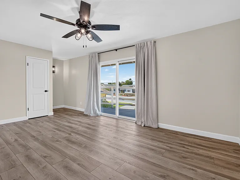 Upstairs Bedroom 2