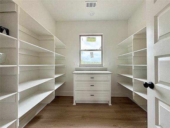 4th image of 2104 Taylor Orchard Rd