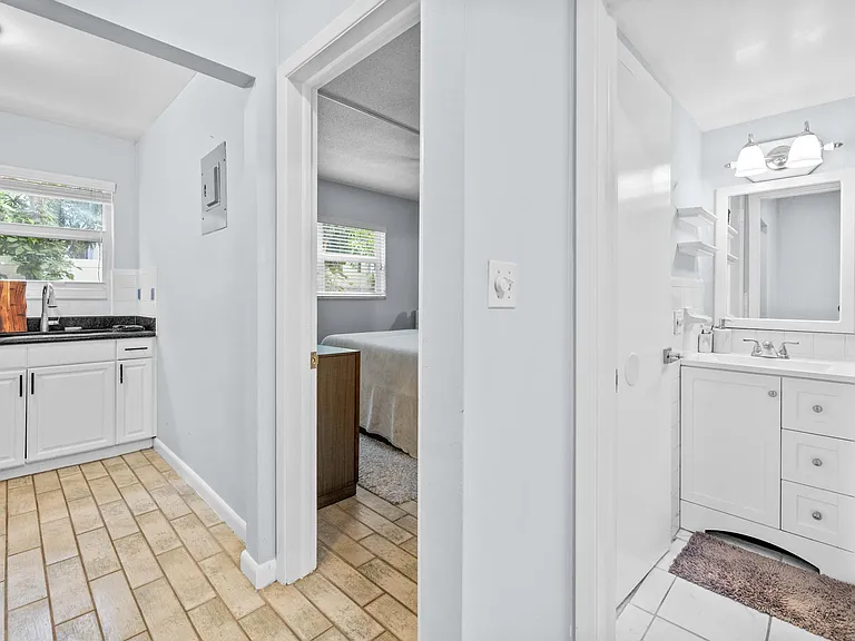 1900 NE 8th Ct #104 — Photo 7