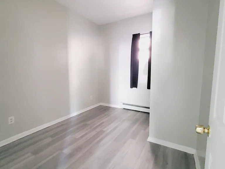 13 Rose Ave #4 — Photo 4