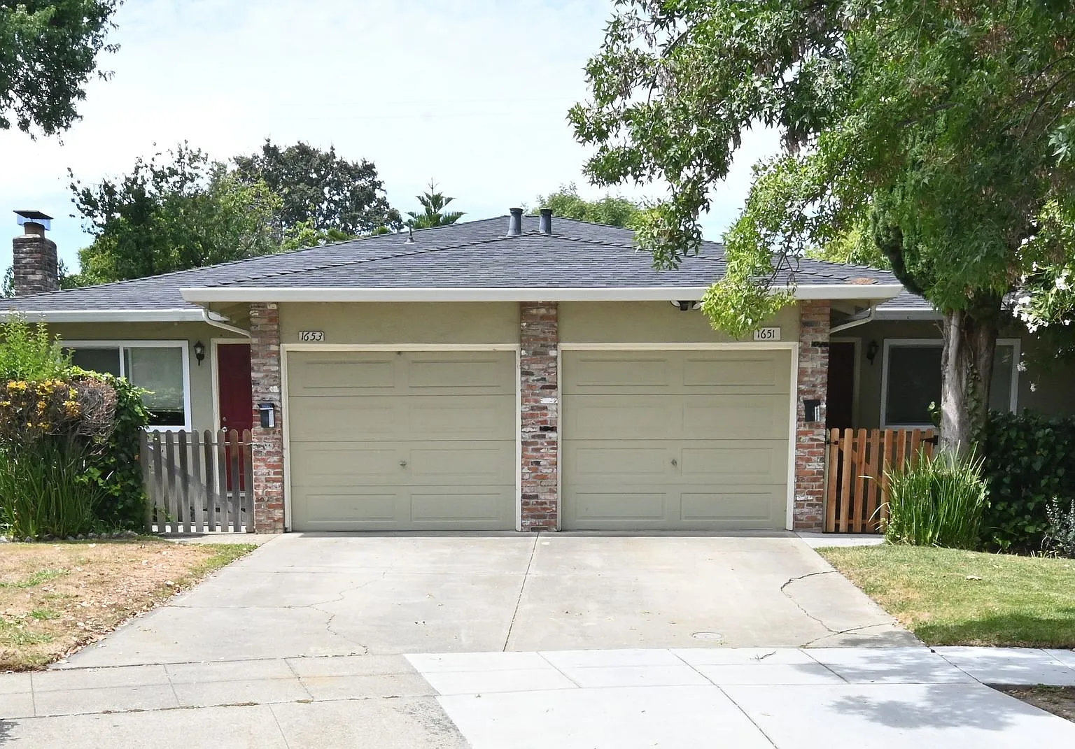 1651 Cassiar Dr — Photo 1
