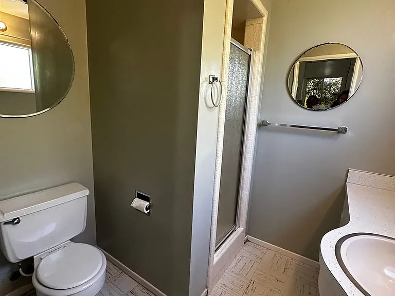 707 W Cypress Ave — Photo 5