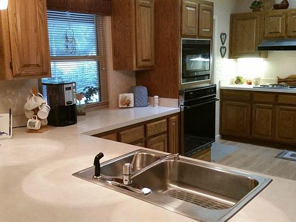 3rd image of 288 Huntington Dr