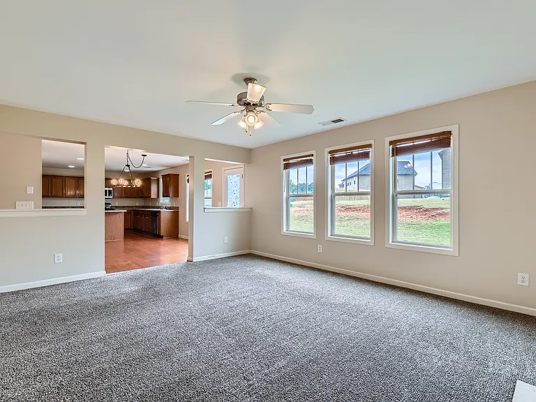 1071 McDuffie Cir — Photo 7