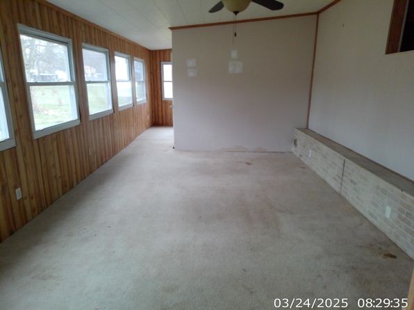 11263 Winfield Rd, Jonesville, MI 49250