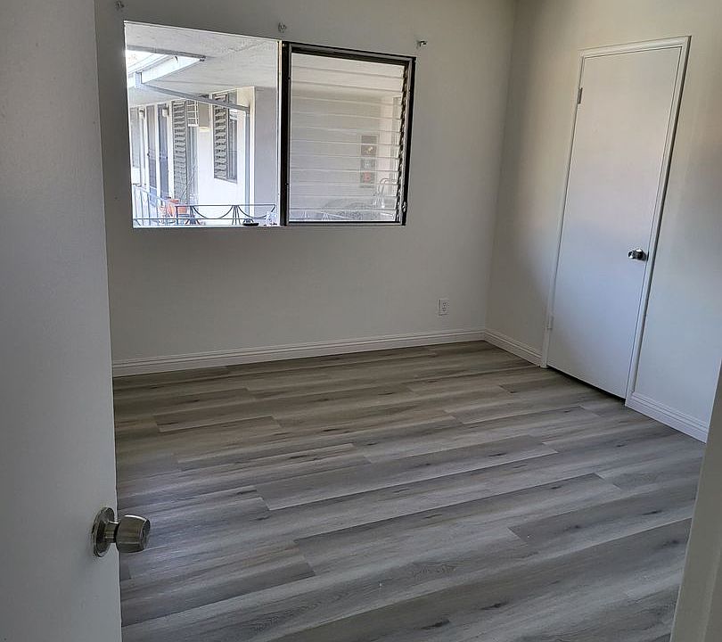 1st image of 13437 Victory Blvd #19