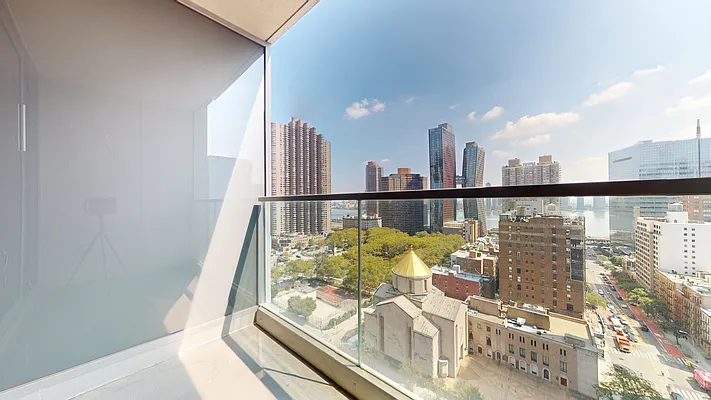 Rented by Bond New York | media 66