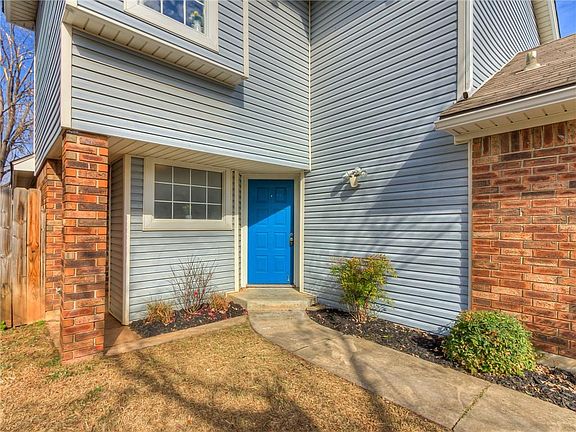 2nd image of 525 Stoneridge Dr