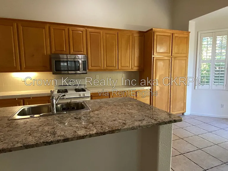 1844 Oswego Ct — Photo 10