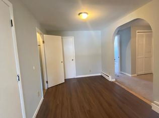 90 E 21st St #2R, Bayonne, NJ 07002