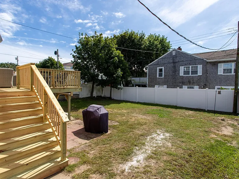 60 Plymouth St — Photo 2