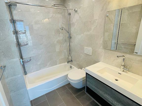 4th image of 25-35 18th St #4C
