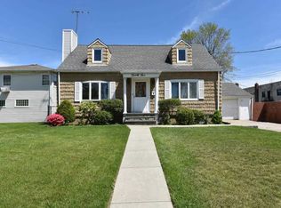 25 N Franklin Ave, Valley Stream, NY 11580