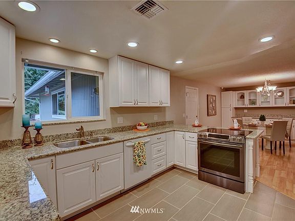 3rd image of 3848 Clearfield Ct SE
