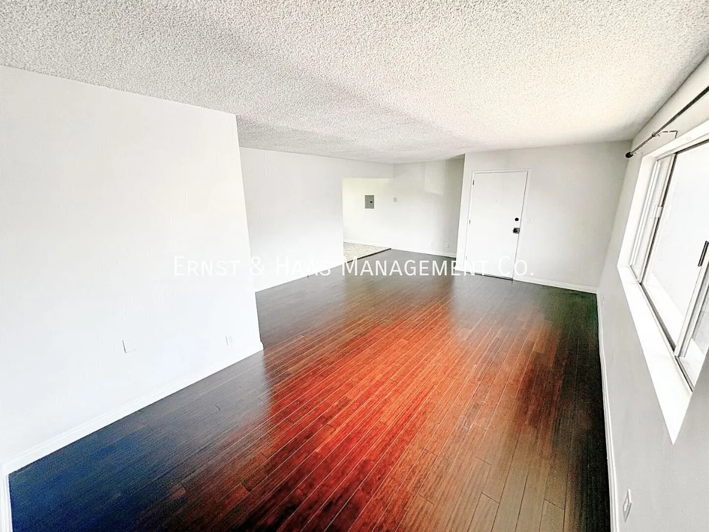 Freshly Painted 2-Bedroom, 2-Bathroom Home! — Photo 3