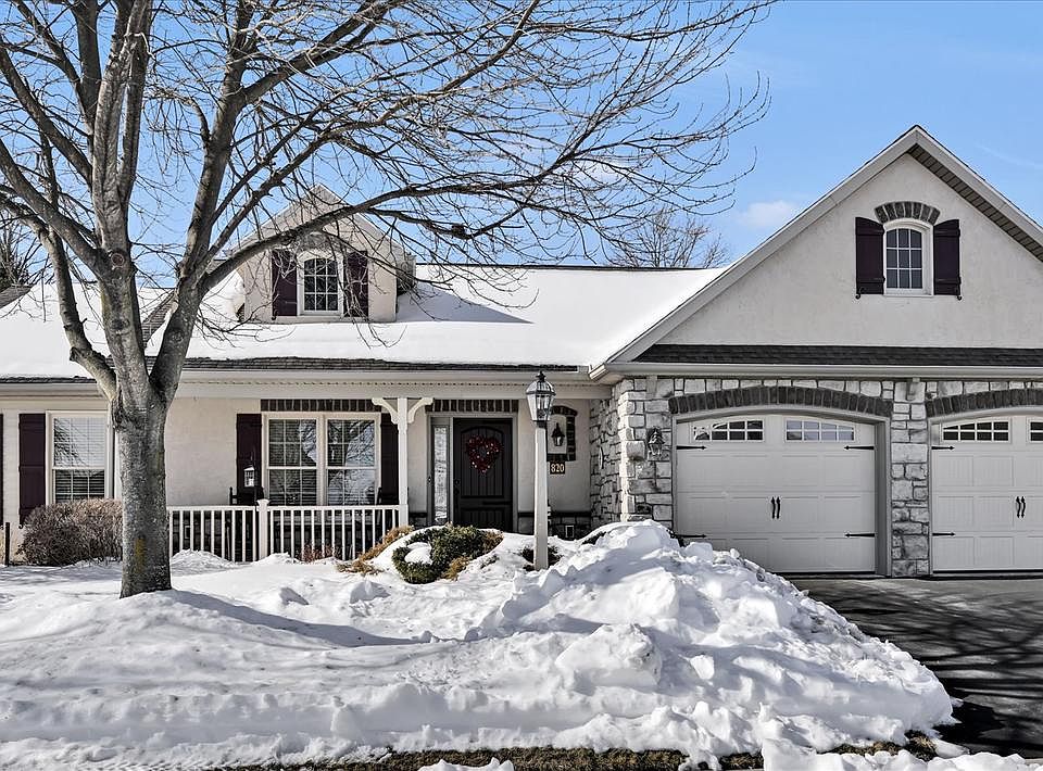 1st image of 820 Cambridge Dr