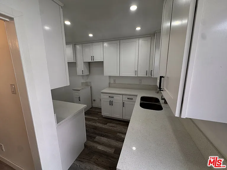 3260 Oregon Ave — Photo 6