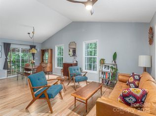 15 Maplewood Dr, Swannanoa, NC 28778