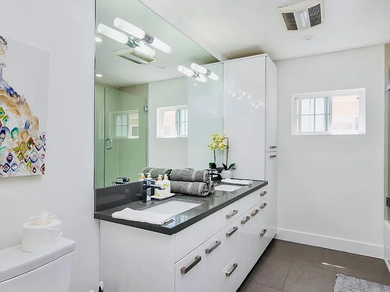 5657 Wilkinson Ave — Photo 22