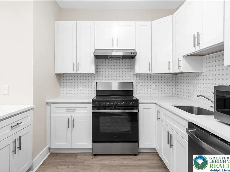 410 William St #102 — Photo 8