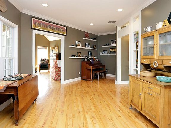 4th image of 695 Jones Ln