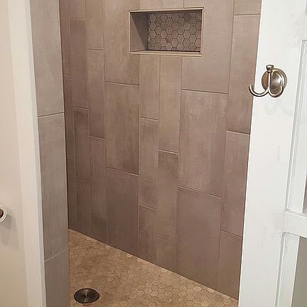 Unit B Master Bath