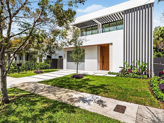 2nd image of 609 SW 24th Rd