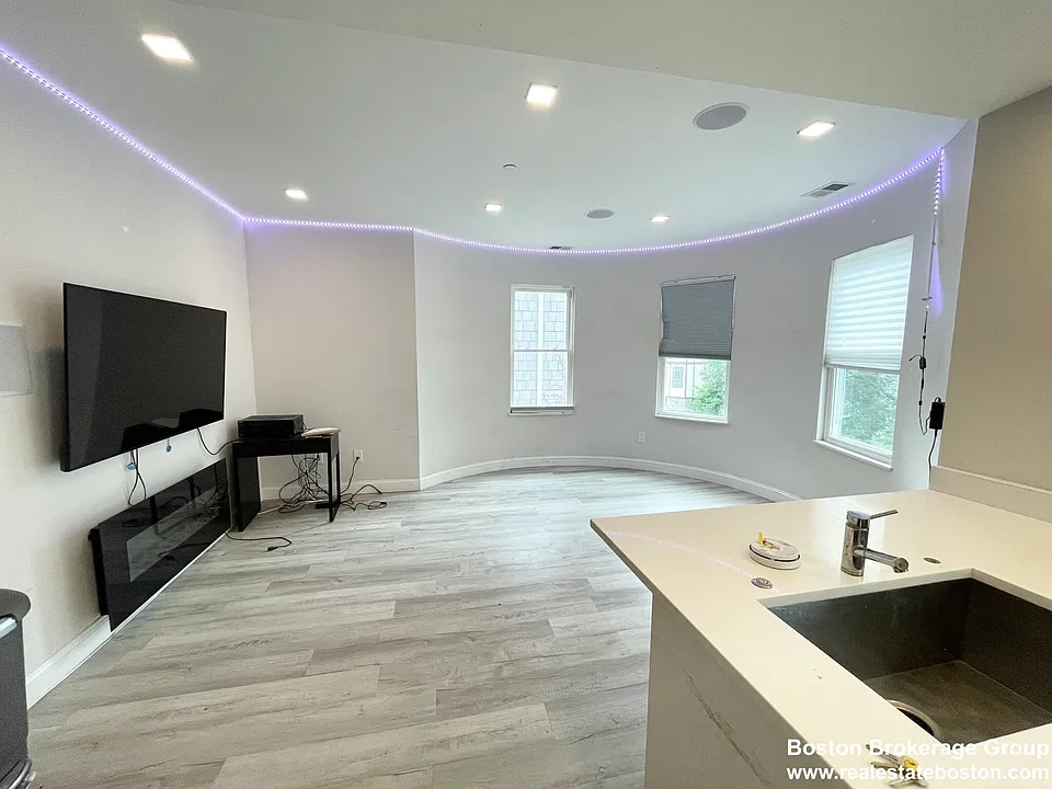 113 Hillside St #3