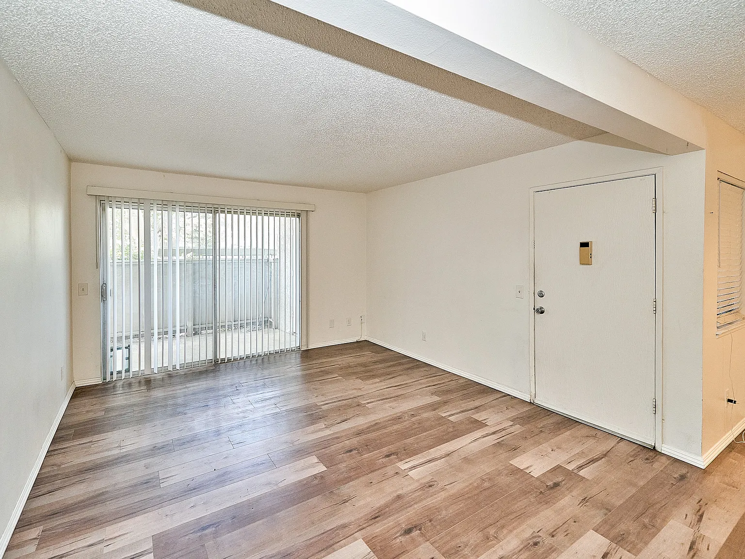 1 bed, 715 sqft, $1,950 — Photo 4
