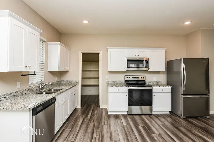 3 bed, 2.0 bath, 1589 sqft, $2,045 — Photo 2