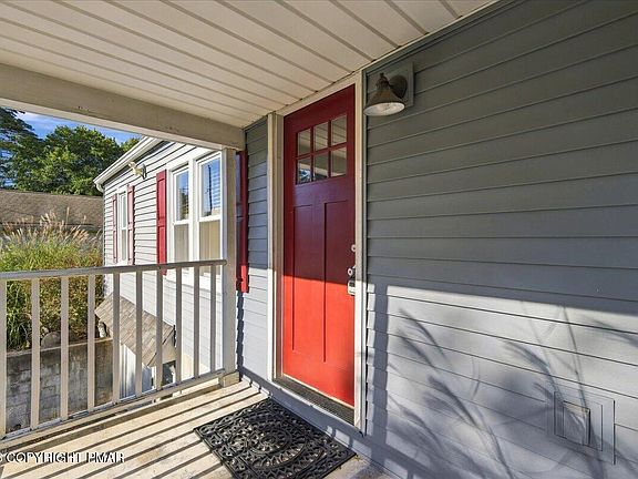 3rd image of 105 Periwinkle Ln