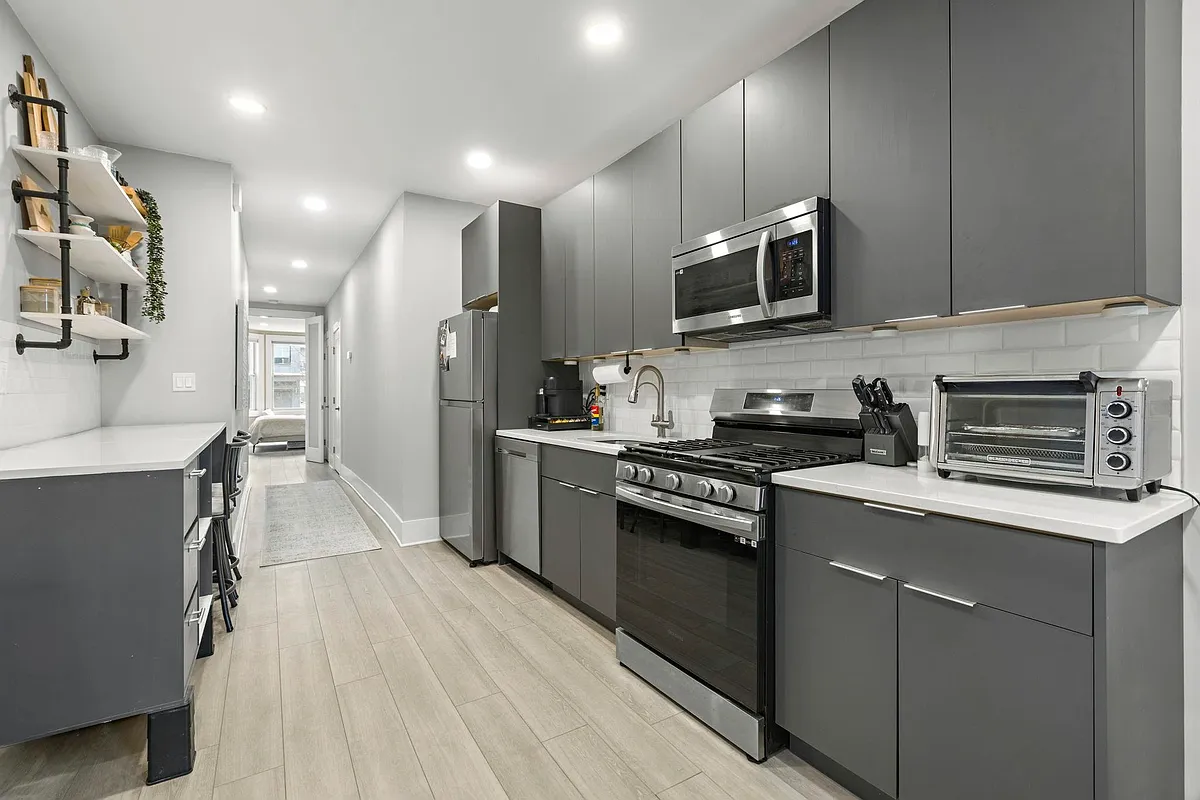 Building Photo - 101 Zabriskie St #1