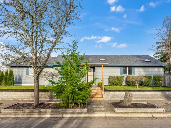 901 E Quail Dr, Newberg, OR 97132