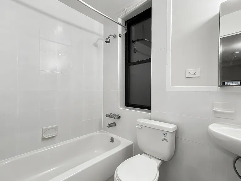 523 W 49th St #1B — Photo 6