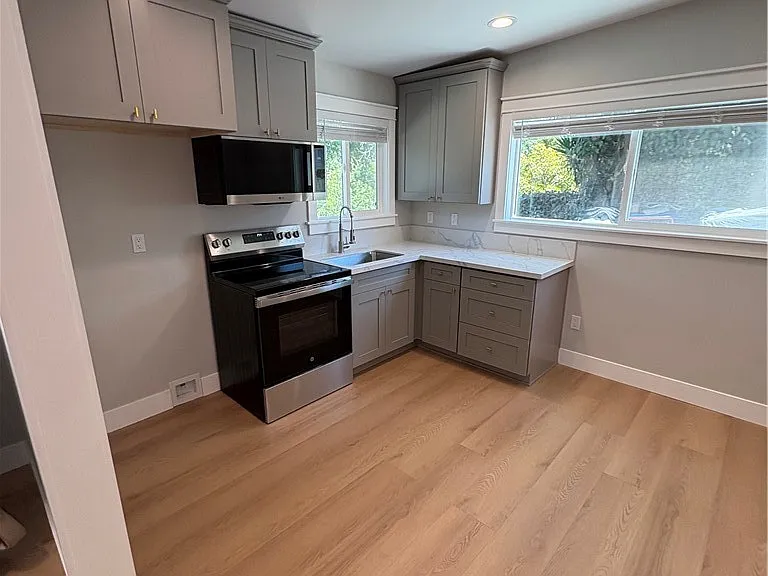 1126 S Patton Ave — Photo 5