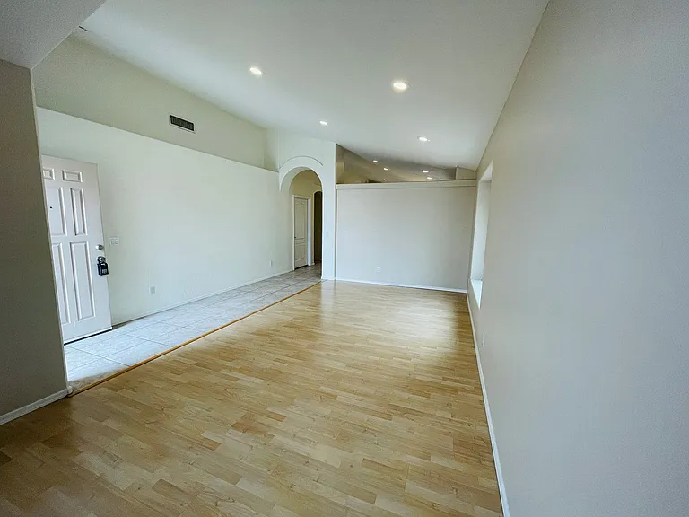 1051 W Todd Dr — Photo 5