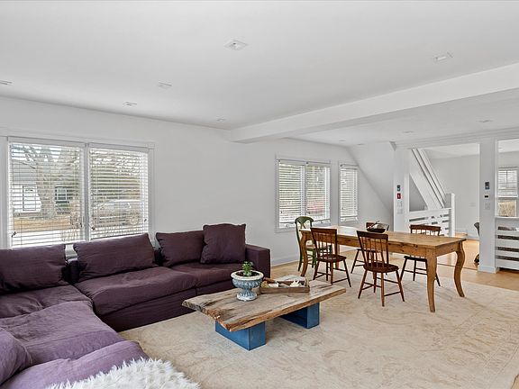 5th image of 37 Bay View Dr E