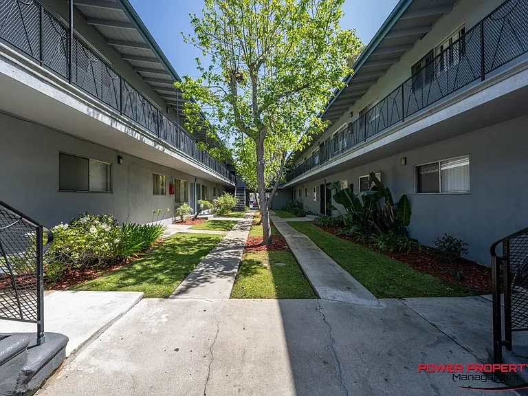 821 N Eucalyptus Ave ( 216 W Plymouth St ) — Photo 5