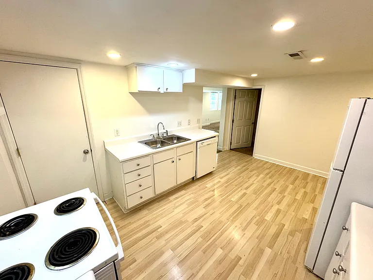 567 Whispering Hills Dr #B — Photo 12