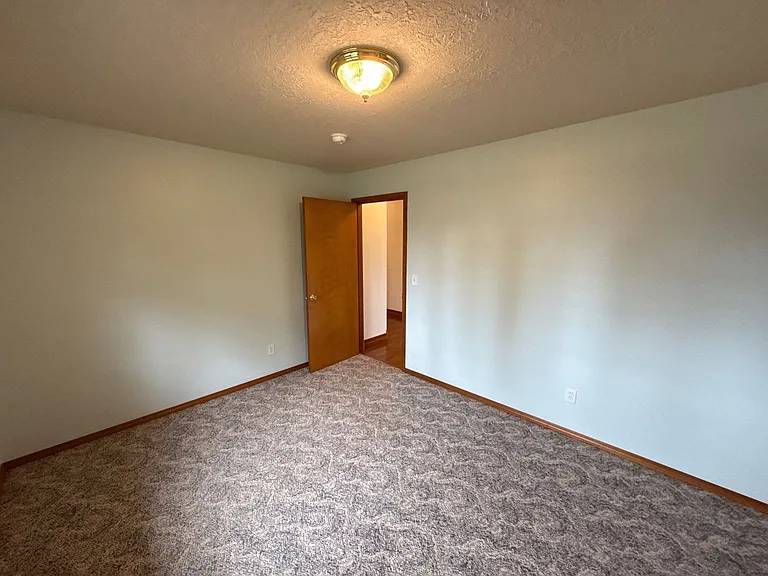 460 SE Conifer Pl — Photo 19