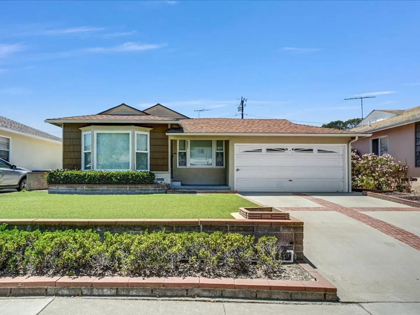 $4,295! Upgraded Lakewood Living 2 Bedroom 1 Bathroom Home! 90713! — Photo 1