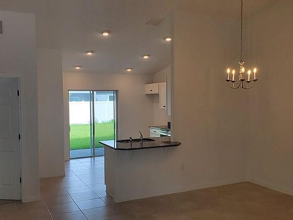 4th image of 81 Lynbrook Dr #B