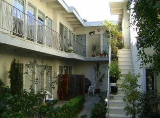 1909 N Beachwood Dr, Los Angeles, CA 90068