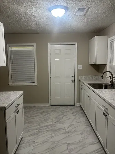 4 bed, 2.0 bath, 1500 sqft, $1,450 — Photo 2